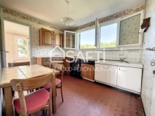 Rare, dans un cadre champêtre, sur 1660 m² de terrain, maison avec magnifique vue sur les montagnes