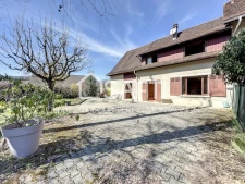 Maison de 128 m² dans un environnement paisible, proche de t...