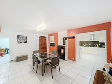 Maison de ville au calme, très bien rénovée, lumineuse