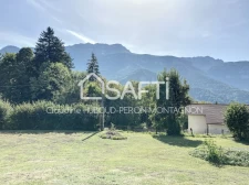 Rare, dans un cadre champêtre, sur 1660 m² de terrain, maison avec magnifique vue sur les montagnes