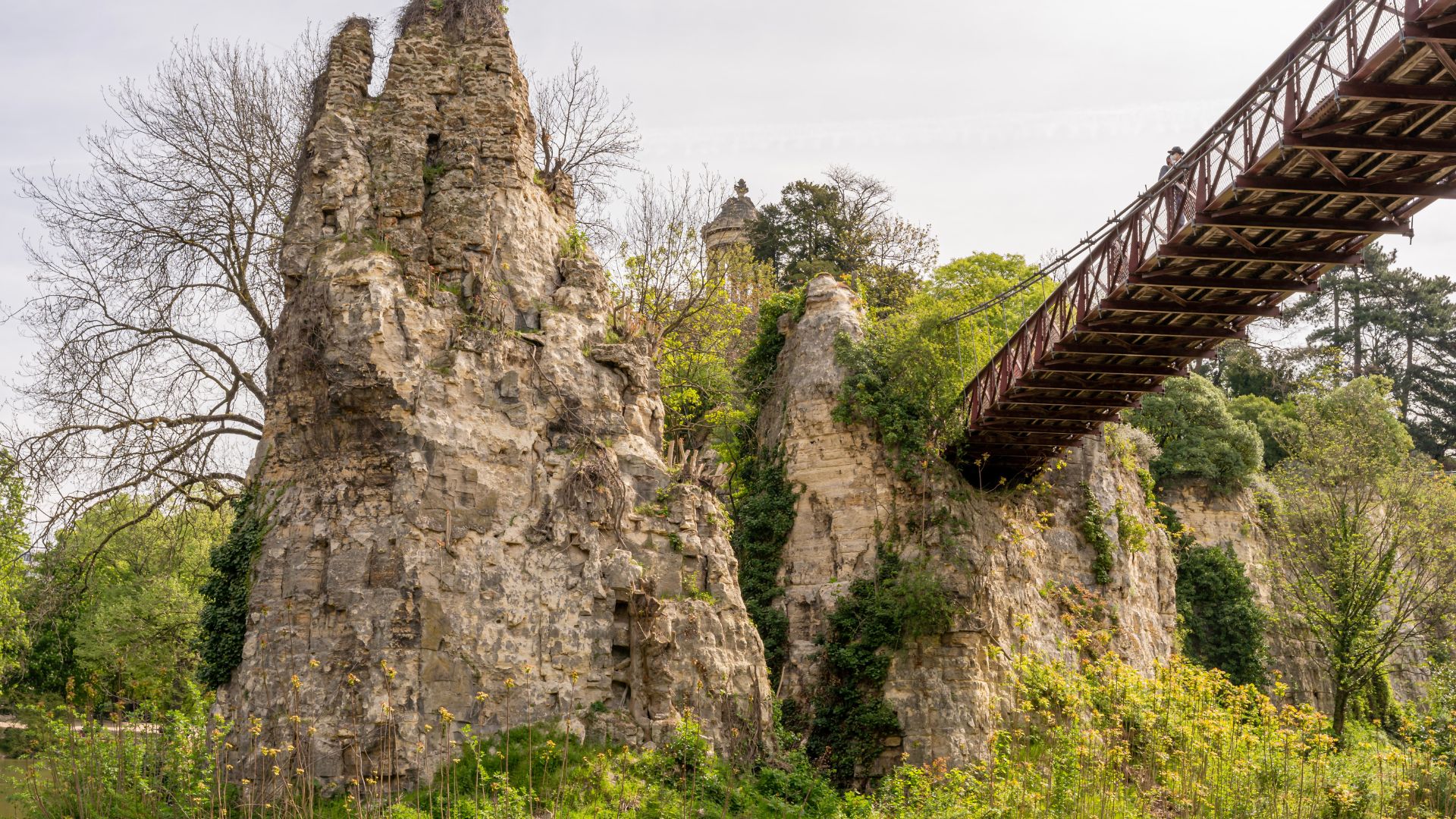 Le 19° Arrondissement de Paris: Un Décor de Cinéma à Ciel Ouvert  ​