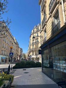 Vendre au 28 rue de Chartres : estimez votre appartement rue de Chartres à Neuilly-sur-Seine