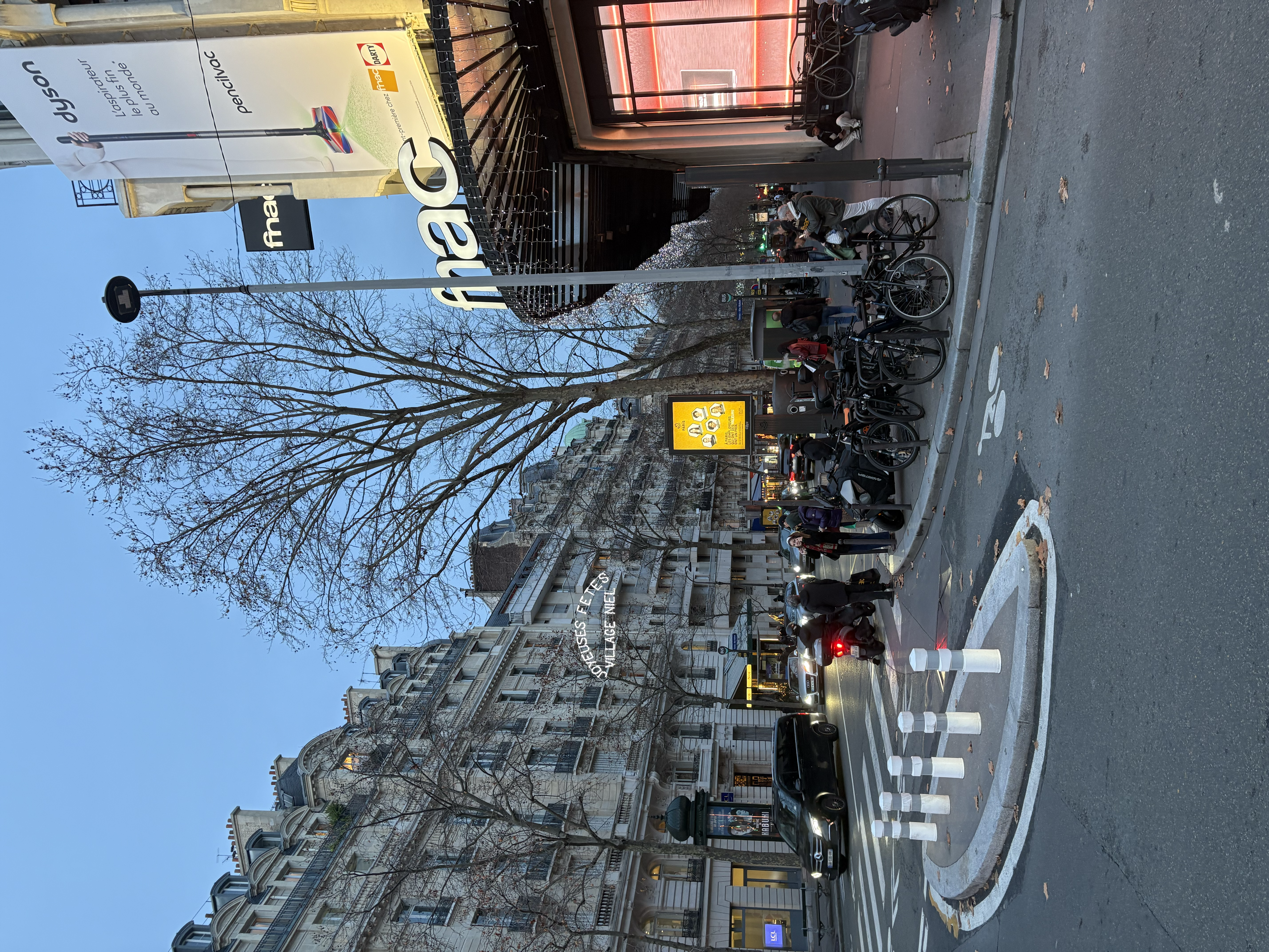 Flâner au "Village Niel" : Le charme discret du 17e