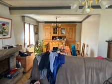 Maison bretonne typique à Le Leslay (Côtes-d'Armor)