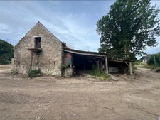Longere/corps de ferme à vendre avec grand terrain