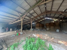 Longere/corps de ferme à vendre avec grand terrain