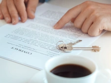 Vendre son bien immobilier sans agence : bonne ou mauvaise idée ?