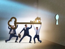 Immobilier à Paris : Vendre avant d'acheter ou acheter avant de vendre ?