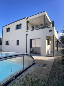 Villa contemporaine avec piscine - emplacement privilégié !