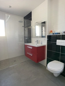 Villa contemporaine avec piscine - emplacement privilégié !