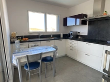 Villa contemporaine avec piscine - emplacement privilégié !