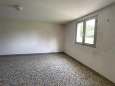 Maison des années 60 à rénover   Fort potentiel en plein cen