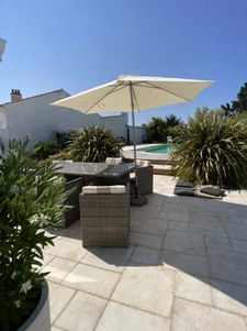  Maison 3 chambres avec piscine, emplacement idéal!