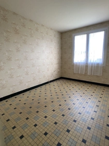 Maison des années 60 à rénover   Fort potentiel en plein cen