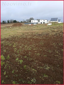 TERRAIN CONSTRUCTIBLE DE 467m2 PROCHE DU CENTRE BOURG.