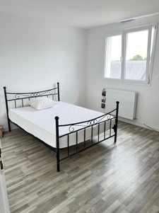 Maison récente à Azé