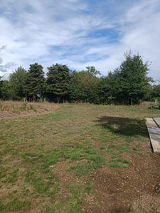 Construisez votre avenir sur 1 008 m2 de tranquillité   Lava