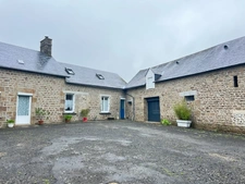 Maison rénovée à la campagne en pierres apparentes 