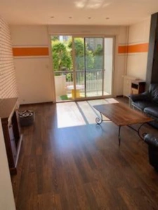 Appartement T3 avec balcon et garage Rive gauche LAVAL 