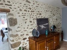 Maison rénovée à la campagne en pierres apparentes 
