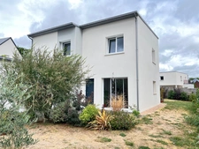 Maison récente à Azé