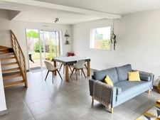 Maison récente à Azé