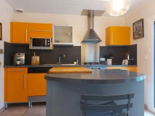 MAISON CONTEMPORAINE DANS LE BOURG