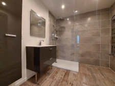 MAISON CONTEMPORAINE DANS LE BOURG