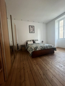 Appartement rénové en centre ville à Mauléon