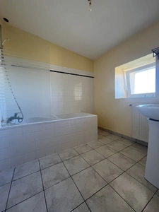 Maison familiale 4 chambres   Saint-Hilaire-du-Bois 