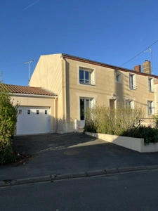 Maison familiale 4 chambres   Saint-Hilaire-du-Bois 