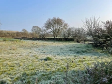 Longere 160m2 sur 3300m2 avec travaux + dependances