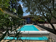 Élégante demeure de caractère aux volumes généreux, avec piscine et cinq suites, au coeur d'un environnement préservé