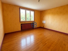 Maison familiale lumineuse des années 70 ? 102 m² habitables sur terrain plat de 2 482 m²