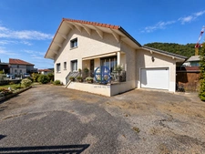 Maison de charme au coeur du village, 3 chambres et beau potentiel d'aménagement !