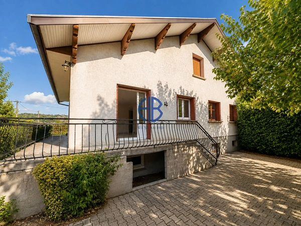 Maison familiale lumineuse des années 70 ? 102 m² habitables sur terrain plat de 2 482 m²