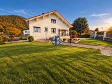 Maison de charme au coeur du village, 3 chambres et beau potentiel d'aménagement !