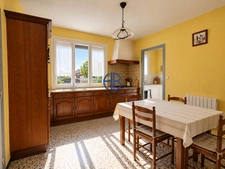 Maison de charme au coeur du village, 3 chambres et beau potentiel d'aménagement !