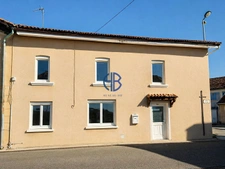 Maison rénové plein de cachet au coeur de Marcilloles