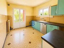 Maison familiale lumineuse des années 70 ? 102 m² habitables sur terrain plat de 2 482 m²