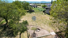 Terrain constructible de 1 470 m² à Colombe Plat, ensoleillé et hors lotissement