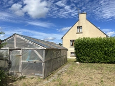 Charmante maison bretonne avec grand jardin, proche Quintin