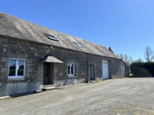 Longère en pierre avec dépendances sur 9500 m2, aux portes d
