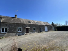 Longère en pierre avec dépendances sur 9500 m2, aux portes d