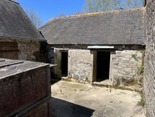 Longère en pierre avec dépendances sur 9500 m2, aux portes d