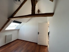 Longère en pierre avec dépendances sur 9500 m2, aux portes d