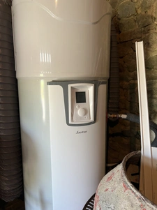 Longère en pierre avec dépendances sur 9500 m2, aux portes d