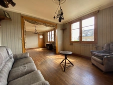 GUINGAMP - MAISON SITUEE  A PROXIMITE DES ECOLES ET DES COMM