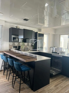 Superbe appartement refait a neuf , face a l'océan et a deux 11