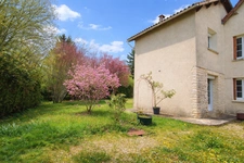 maison en pierres avec dépendances et terrain clos. 4